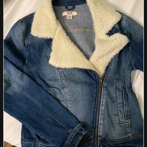 Jean jacket with faux Sherpa lining